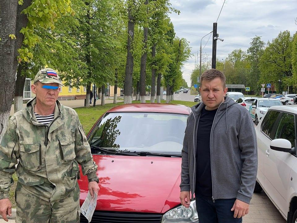 Иван Осадчев передал автомобиль участнику СВО