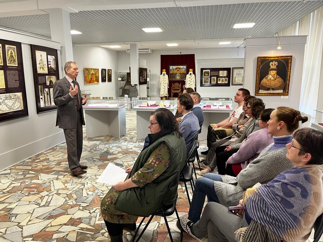 Александр Сухачев обсудил с работниками музея реализацию мероприятий в рамках национальных проектов и предстоящие выборы президента 