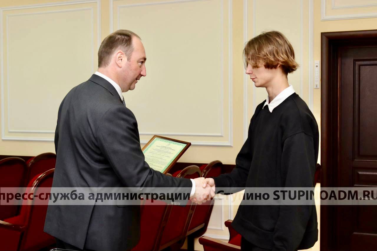 Александру из Ступино вручили сертификат на покупку нового жилья