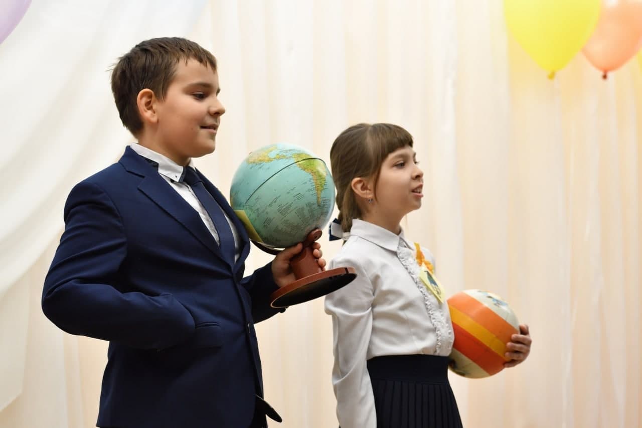 В школе 124 ученика изучают французский. В школе 124 учеников изучало французский. В школе 124 учеников изучало французский. Школа 124 план. Учебное заведение.