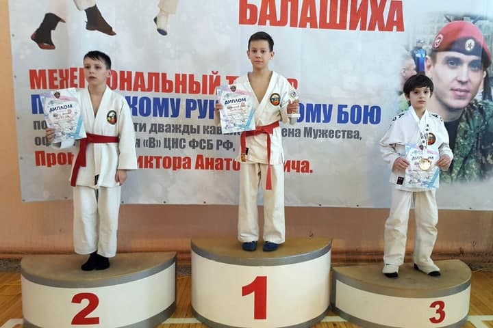 Десять медалей привезли рукопашники с соревнований