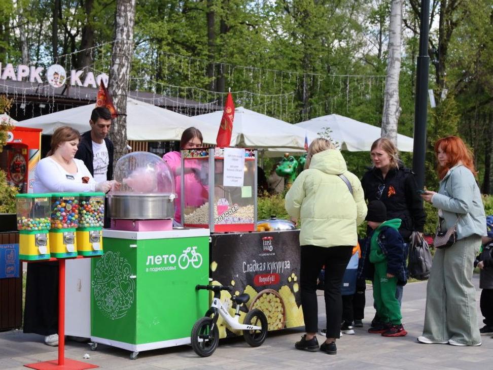 Для посетителей площадок празднования Дня Победы в Ступино работает праздничная торговля и фудокорт