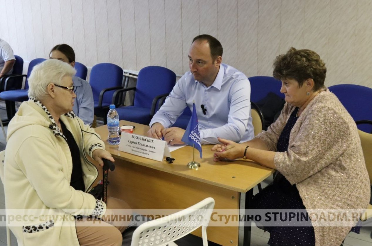 Глава городского округа Ступино Сергей Мужальских обсудил с жителями актуальные вопросы в ходе «выездной администрации» в поселке Малино.1