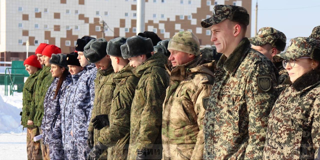 Глава городского округа Ступино Сергей Мужальских открыл военно-спортивную  игру «Тропа победителей». / Администрация городского округа Ступино