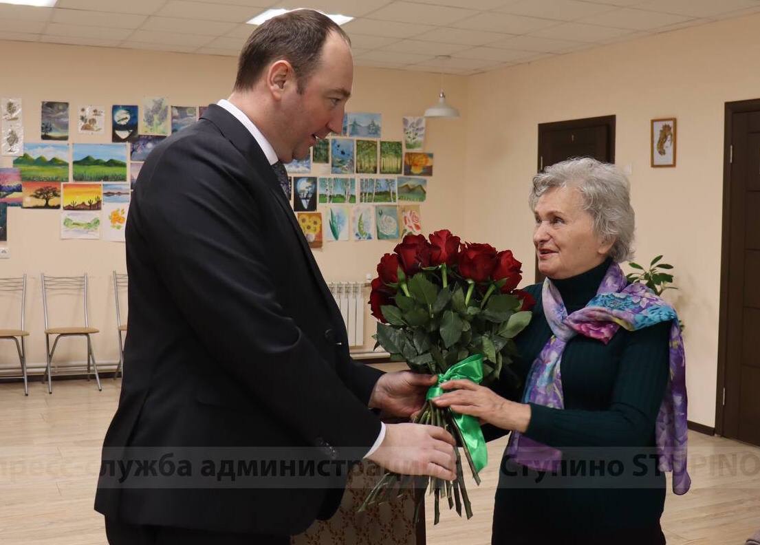 Глава городского округа Ступино Сергей Мужальских поздравил ветерана Раису Елисееву с днём рождения.