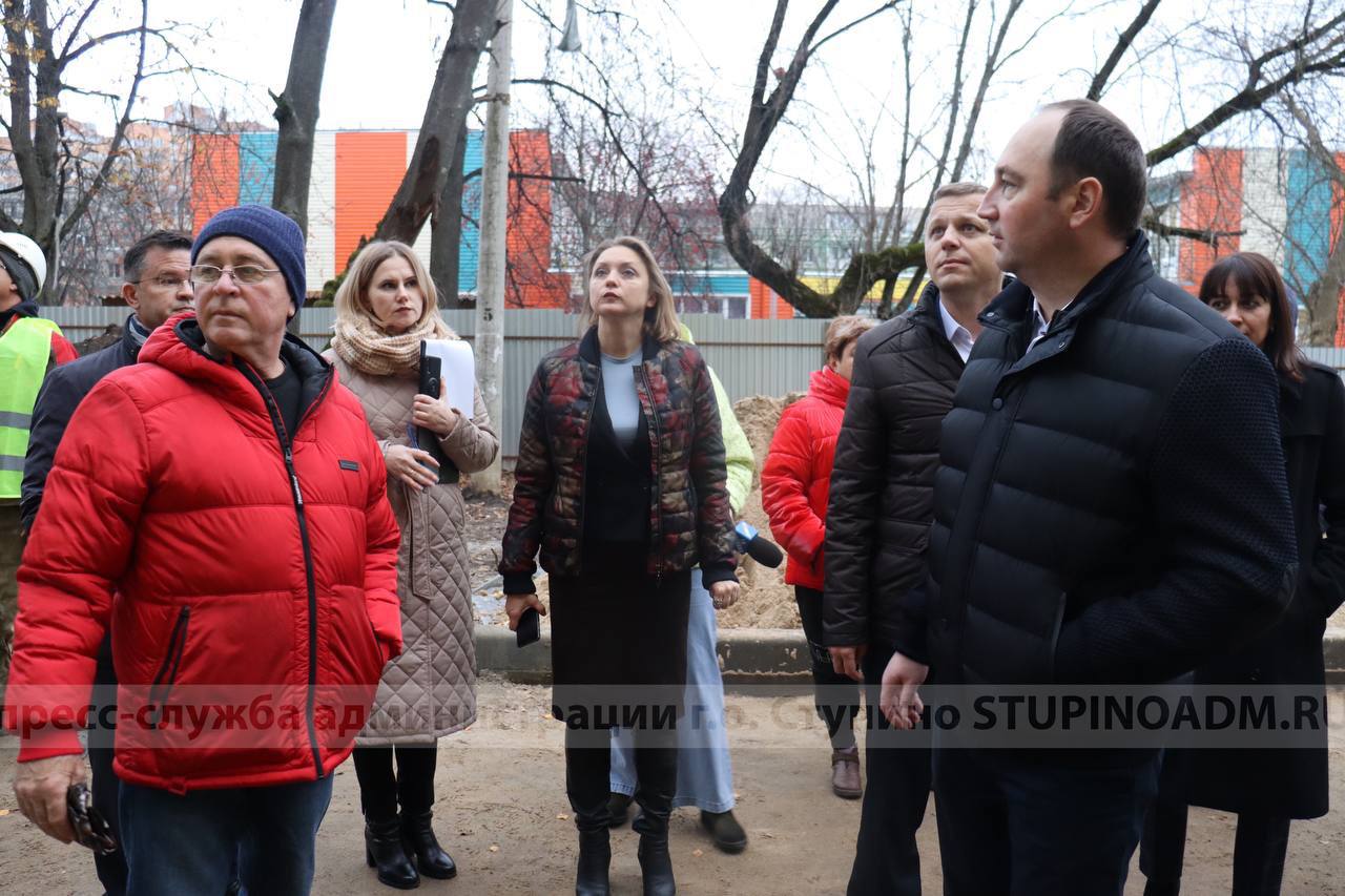 Глава городского округа Ступино Сергей Мужальских проверил ход  восстановительных работ дома №4 по Центральному переулку. / Администрация  городского округа Ступино