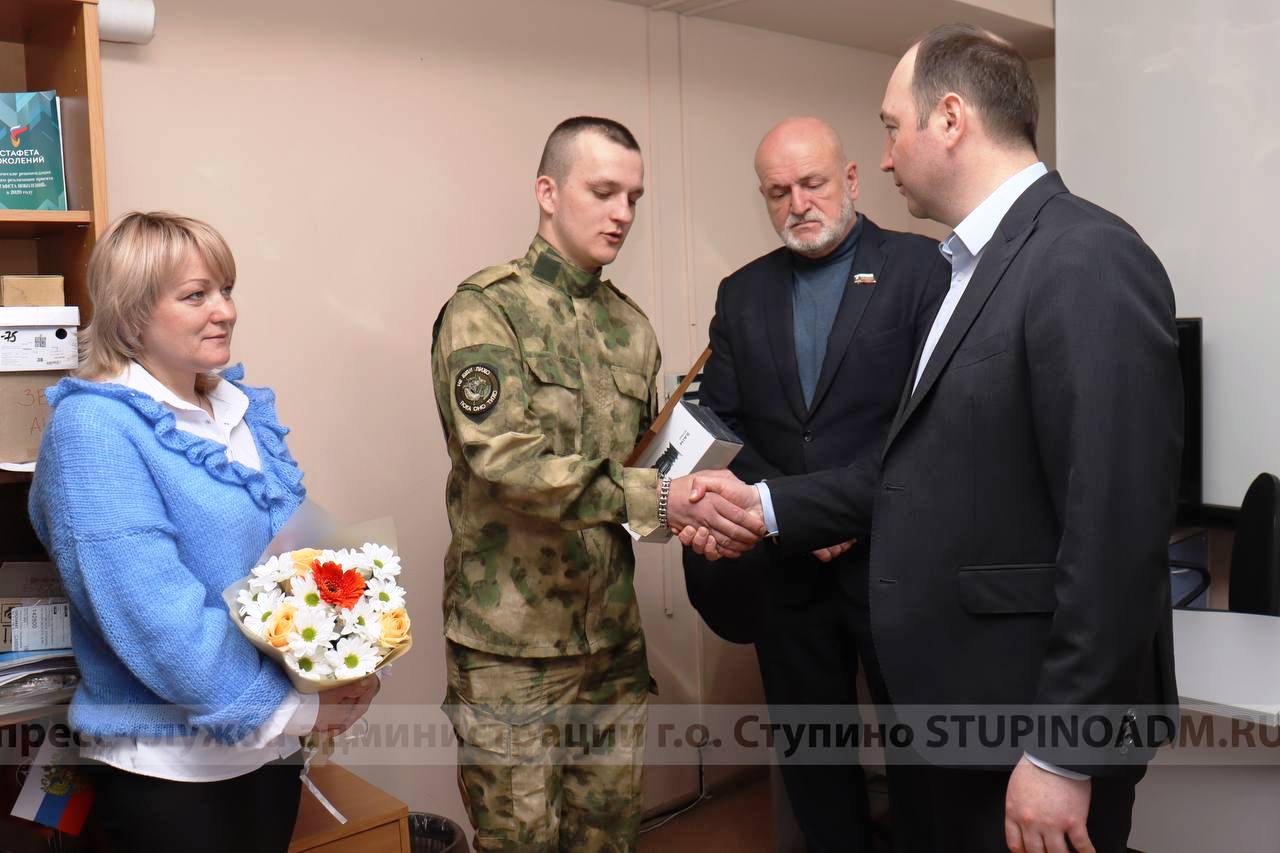 Глава городского округа Ступино Сергей Мужальских встретился с участником  специальной военной операции. / Администрация городского округа Ступино