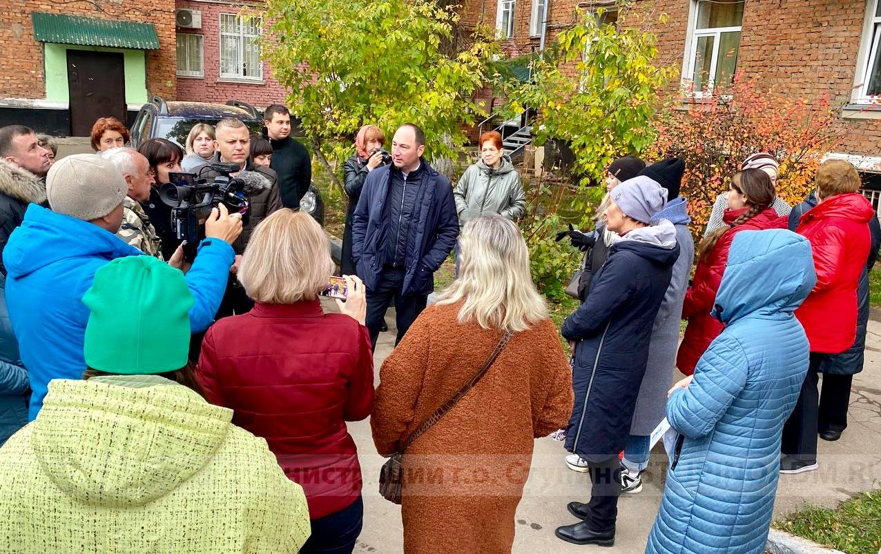 Глава городского округа Ступино Сергей Мужальских встретился с жителями  улицы Андропова 48/22 и Куйбышева 24, 26/37 / Администрация городского  округа Ступино