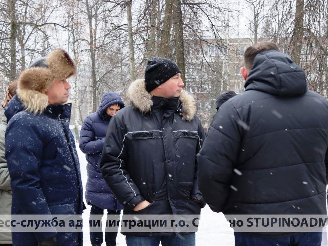 Глава округа Сергей Мужальских оценил качество уборки дворов и общественных территорий в Ступино.1