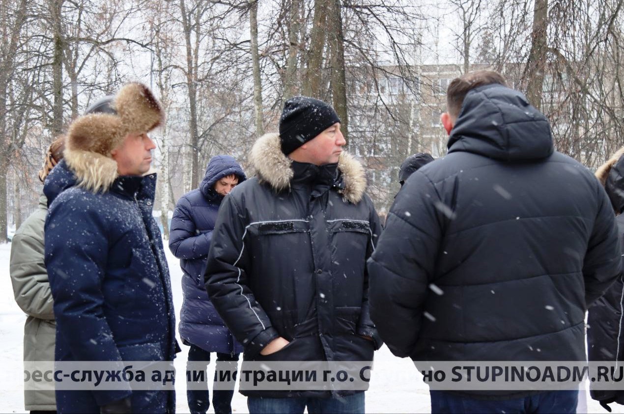 Глава округа Сергей Мужальских оценил качество уборки дворов и общественных территорий в Ступино.1