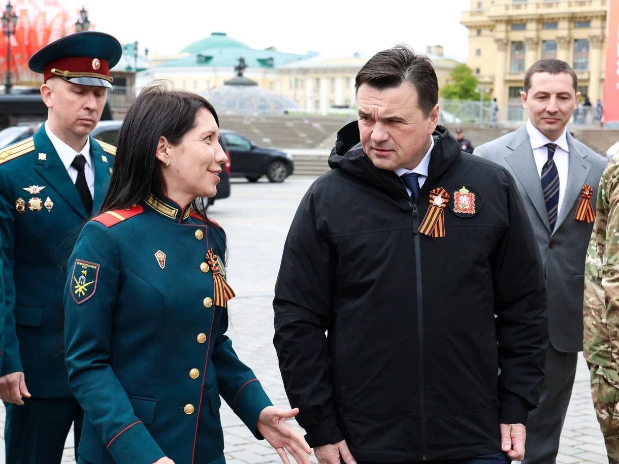 Губернатор Андрей Воробьев вместе с участниками СВО возложил цветы к Могиле Неизвестного Солдата в Александровском саду и к памятнику Маршалу Советского Союза Г.К. Жукову.