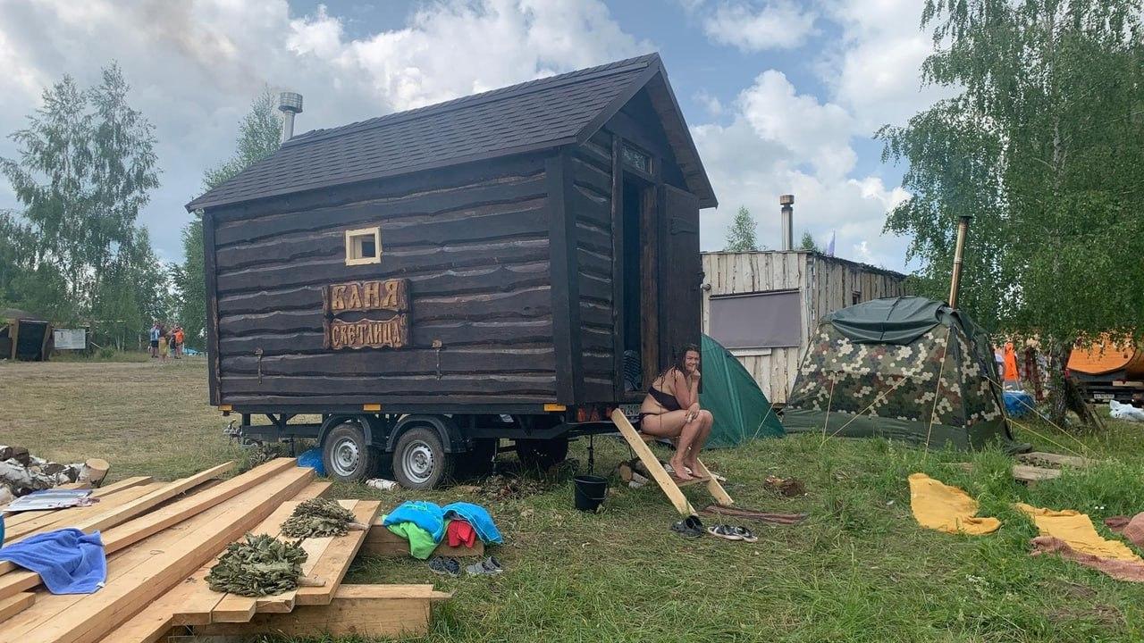 Инженер из Ступино представил баню «на курьих ножках» на фестивале «Банный  Спас» / Администрация городского округа Ступино