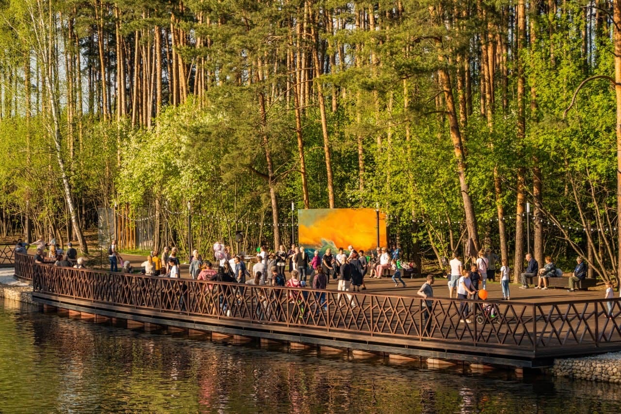 Парки подмосковья фото. Летний парк. Парк отдыха. Парк в Подмосковье. Лето в парке.