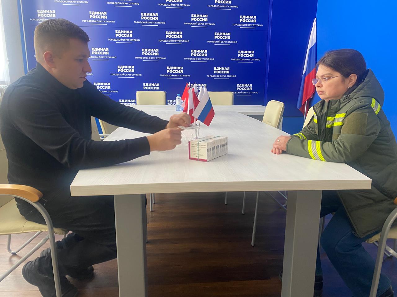 Иван Осадчев, депутат окружного Совета депутатов, помог приобрести волонтерам необходимые медикаменты