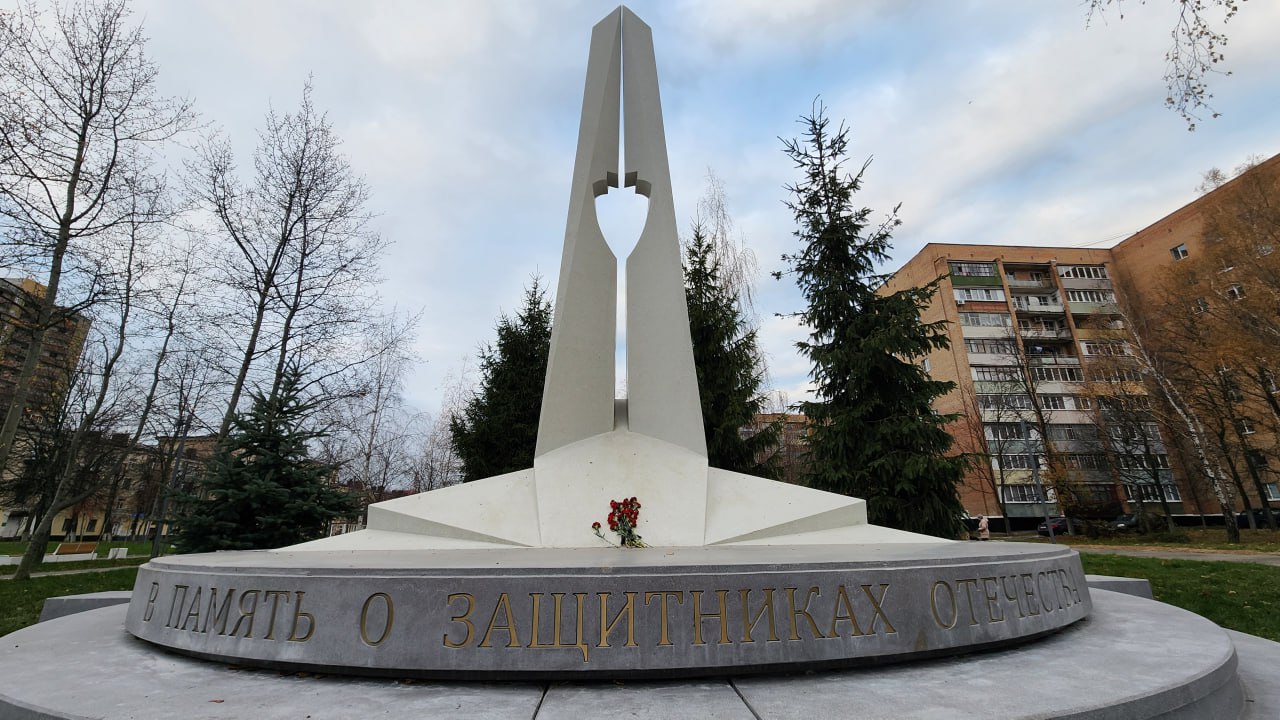 Художник из Москвы рассказал, что вдохновило его на создание стелы участникам СВО в Ступино