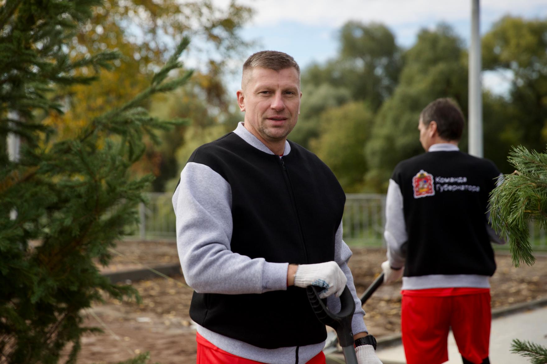 Легенды российского футбола присоединились к акции «Наш лес. Посади своё дерево» в Подмосковье