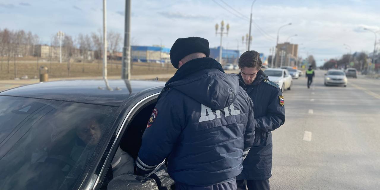 Сотрудники ГИБДД совместно с сотрудниками службы судебных приставов провели  совместное мероприятие по выявлению неплательщиков и взысканию штрафов. /  Администрация городского округа Ступино