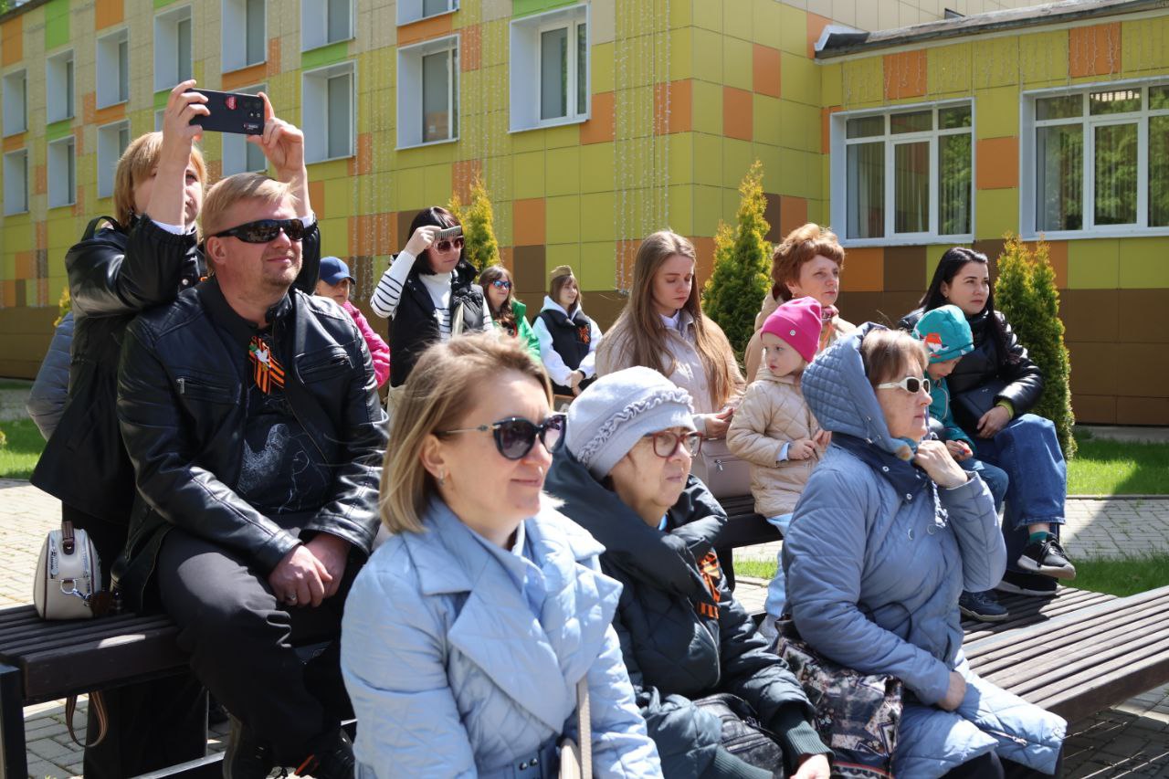 Музыкально-литературная площадка Память пылающих лет раскинулась в сквере ступинской Детской музыкальной школы.