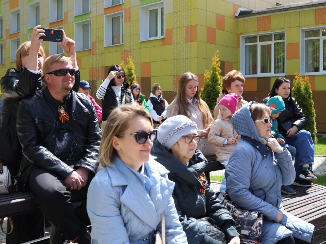 Музыкально-литературная площадка Память пылающих лет раскинулась в сквере ступинской Детской музыкальной школы.