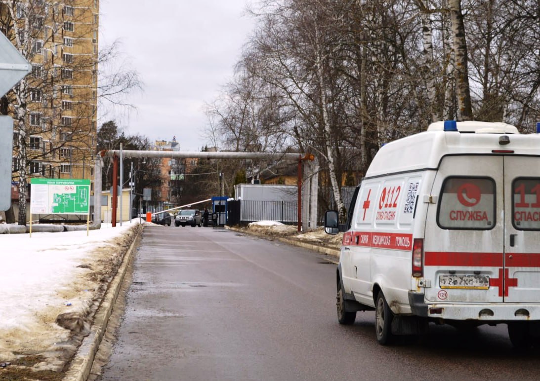 На территорию ступинской больницы временно ограничили въезд личного  автотранспорта / Администрация городского округа Ступино