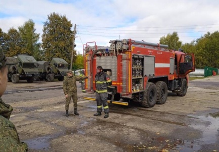 Огнеборцы «Мособлпожспас» провели тренировку для ступинских военнослужащих2
