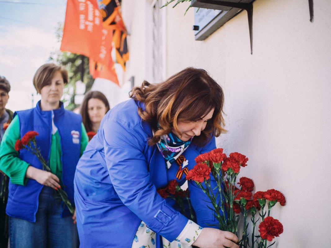 Партийный актив «Единой России» проводит мероприятия в День 80-летия Победы
