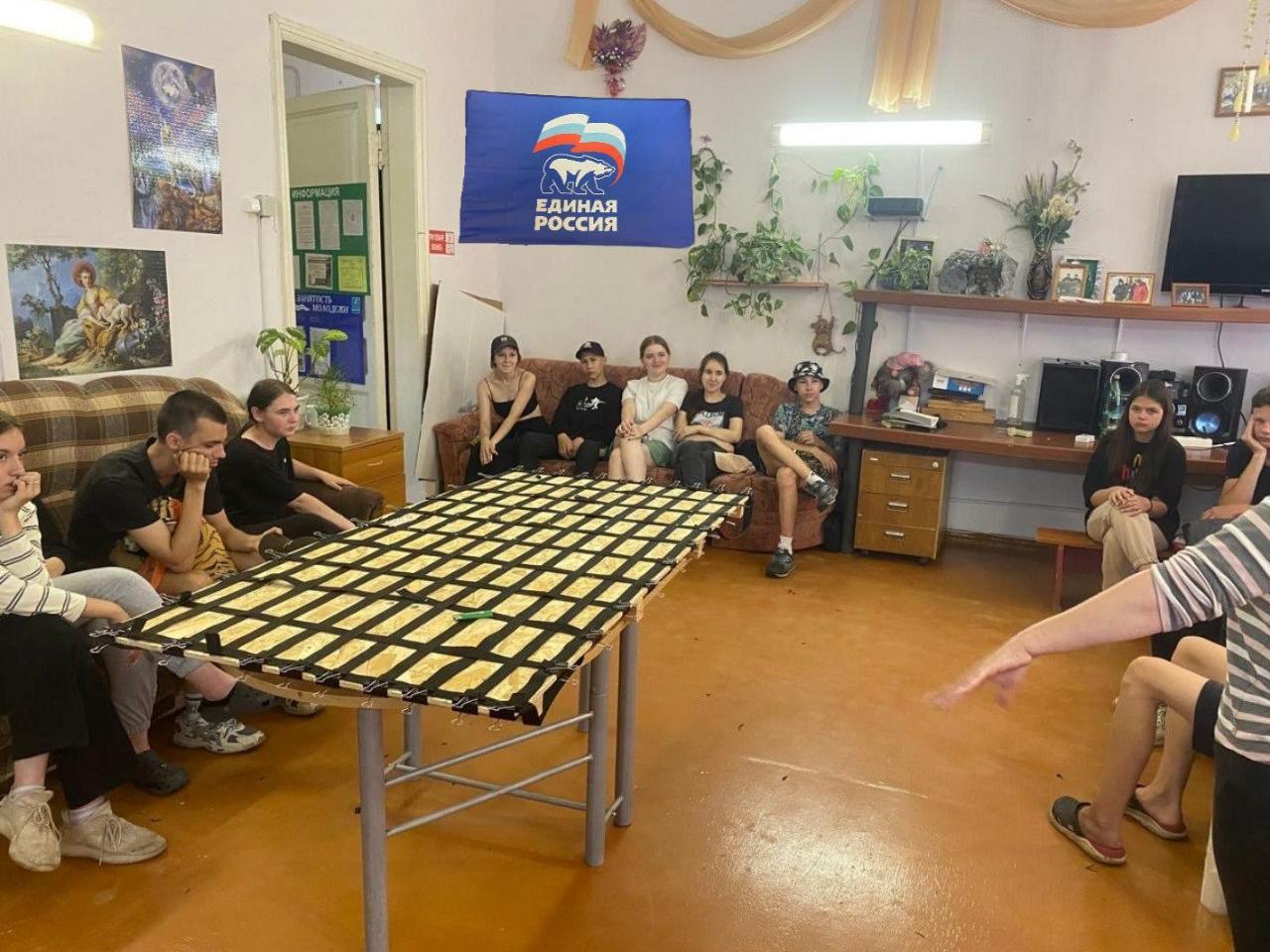 Партийцы совместно с сотрудниками подростково-молодежного клуба «Надежда» села Аксиньино провели круглый стол по информационной безопасности