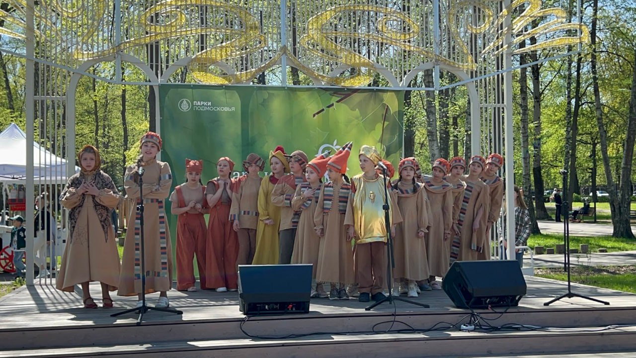 Первый спектакль на летней сцене в ступинском парке показали юные актеры /  Администрация городского округа Ступино