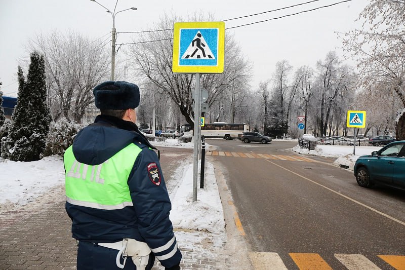 Нужно ли дожидаться, пока пешеход полностью пройдёт "зебру" или это необязательно