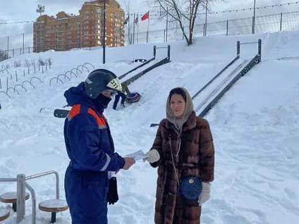 Работники территориального управления №13  «Мособлпожспас» провели патрулирования в местах со снежными возвышенностями