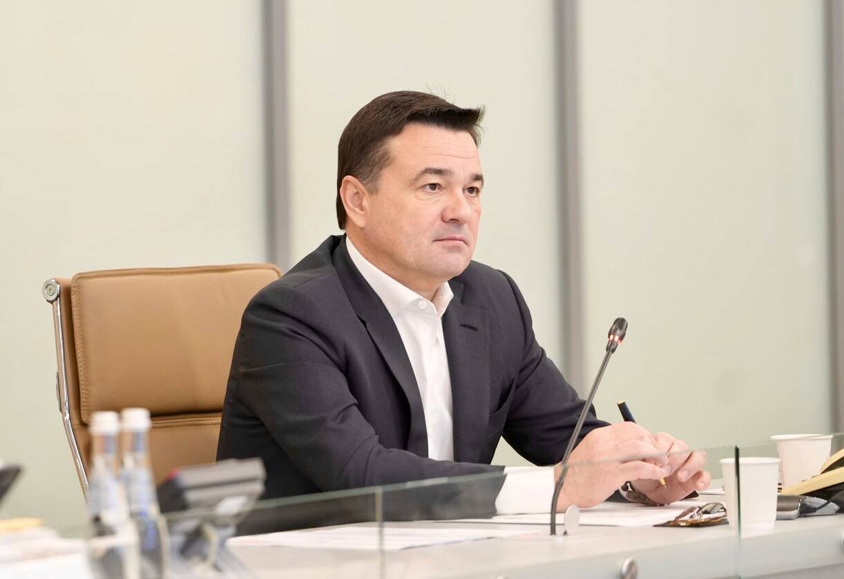 Реализация программы по срочному ремонту медучреждений стала одной из основных тем еженедельного совещания губернатора Андрея Воробьёва с областным правительством и главами. 2