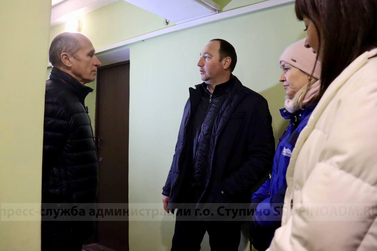 Ремонт подъездов проверил глава городского округа Ступино Сергей Мужальских.