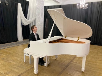 приобретен концертный рояль в Камерный зал филармонии