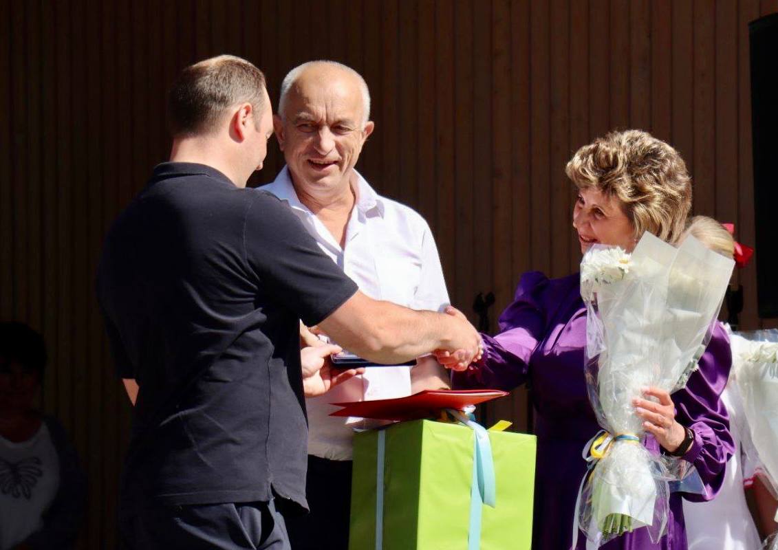 Руководитель муниципалитета Сергей Мужальских поздравил ступинцев с Днем семьи, любви и верности. 