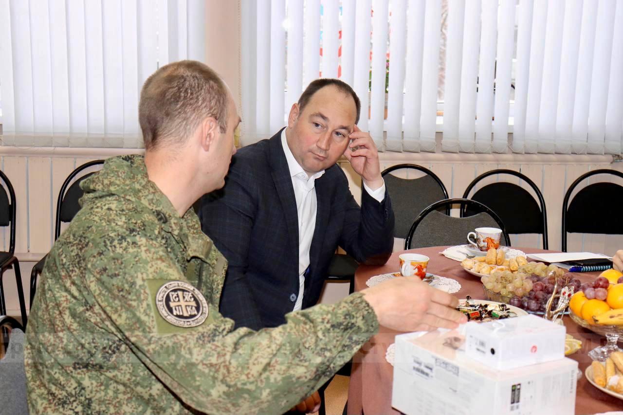 С мобилизованным и его супругой встретился глава городского округа Ступино  Сергей Мужальских / Администрация городского округа Ступино