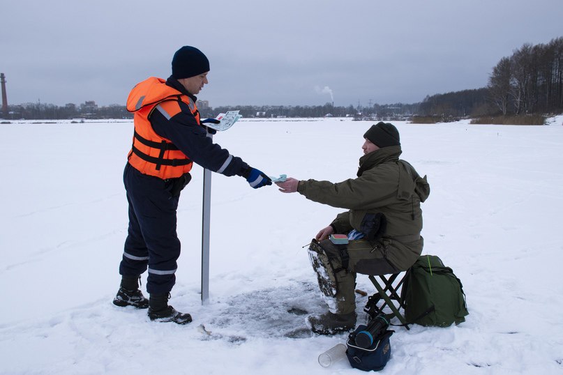 Спасатели Мособлпожспас напоминают, что лед водоемов  не окреп.
