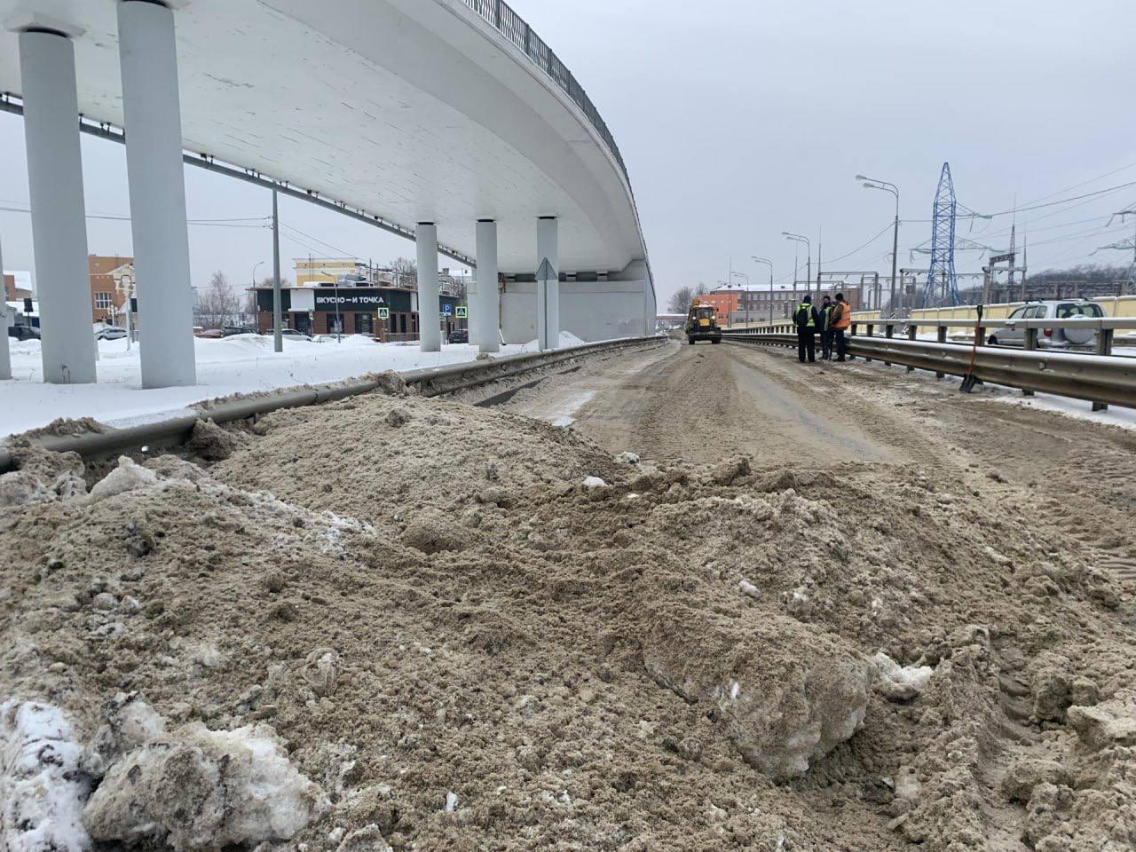 Ступинское ДРСУ чистит от снега дорожную развязку возле железнодорожного  вокзала / Администрация городского округа Ступино