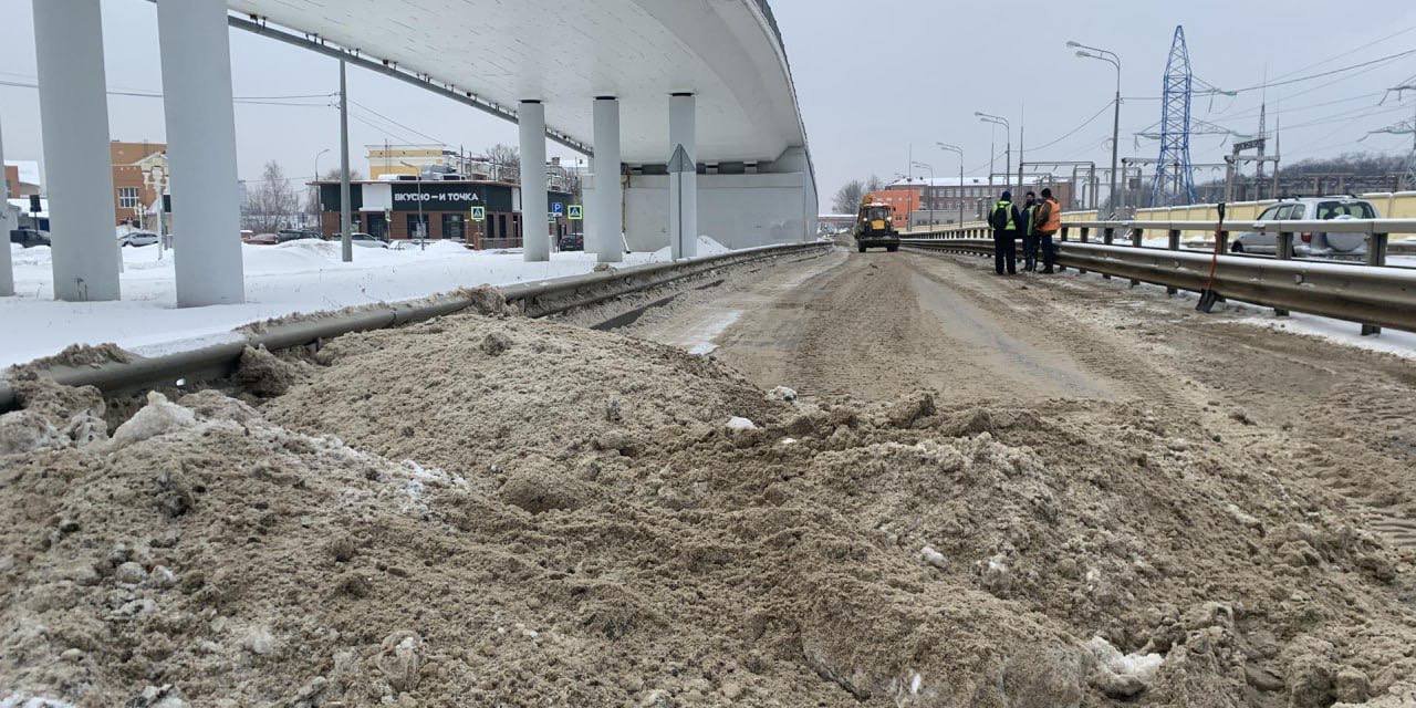 Ступинское ДРСУ чистит от снега дорожную развязку возле железнодорожного  вокзала / Администрация городского округа Ступино