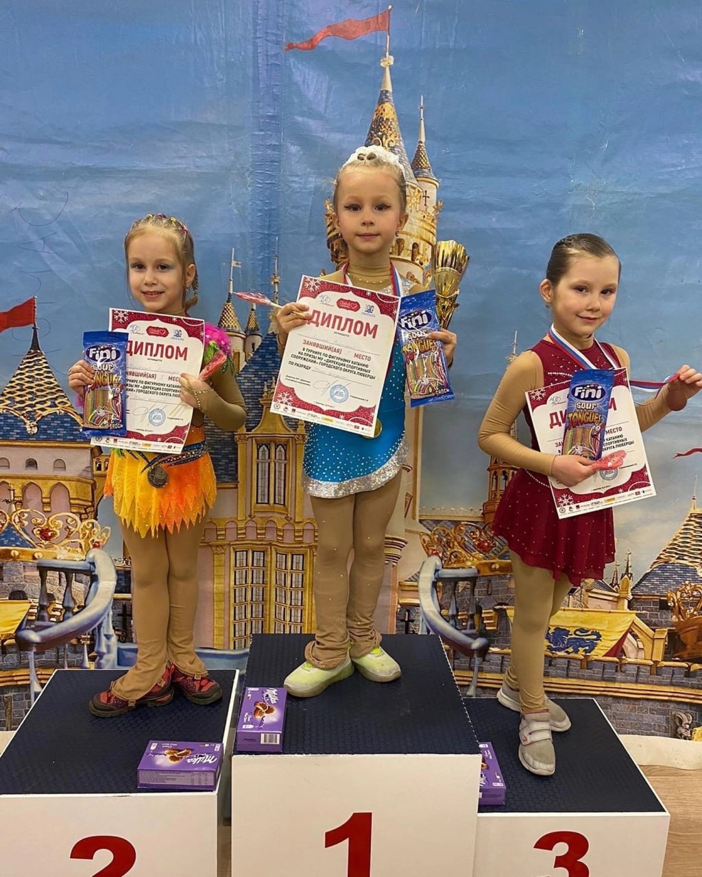 Три юные ступинские спортсменки завоевали призовые места на турнире по фигурному катанию в Люберцах.