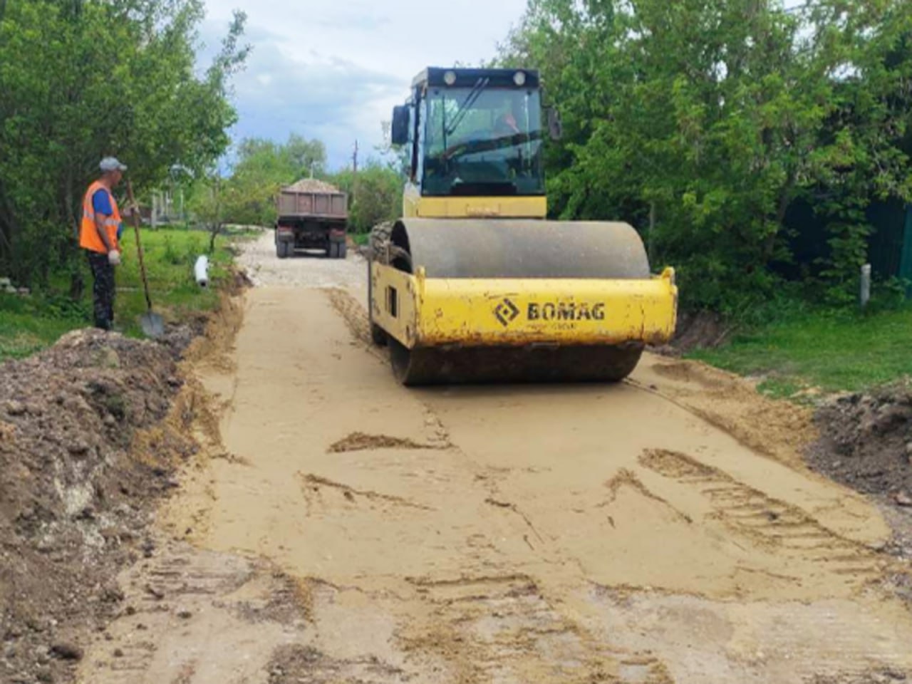В двух населенных пунктах округа приступили к капитальному ремонту дорог