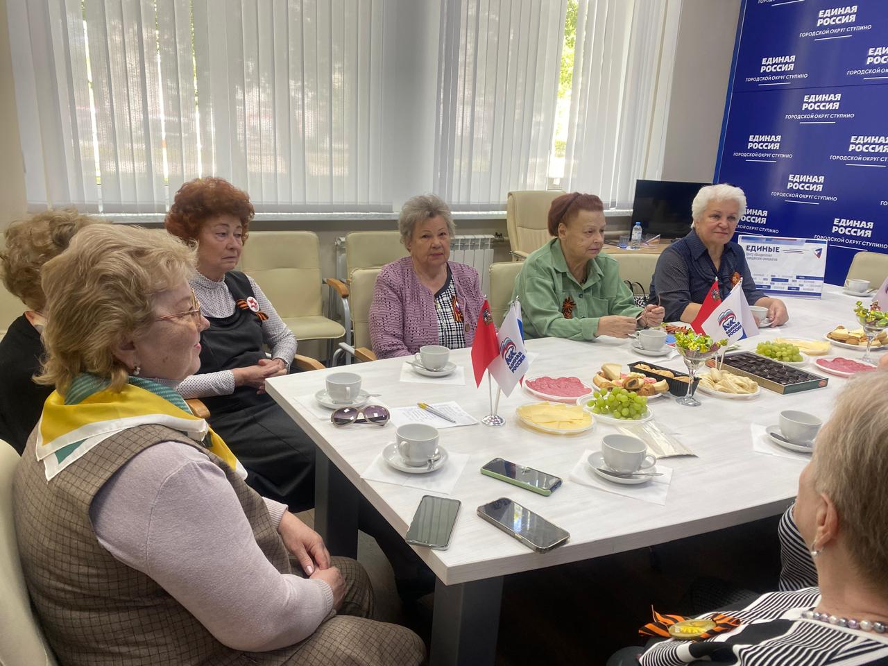 В преддверии празднования 80-летия Великой Победы в Общественной приемной местного отделения партии состоялось тематическое собрание