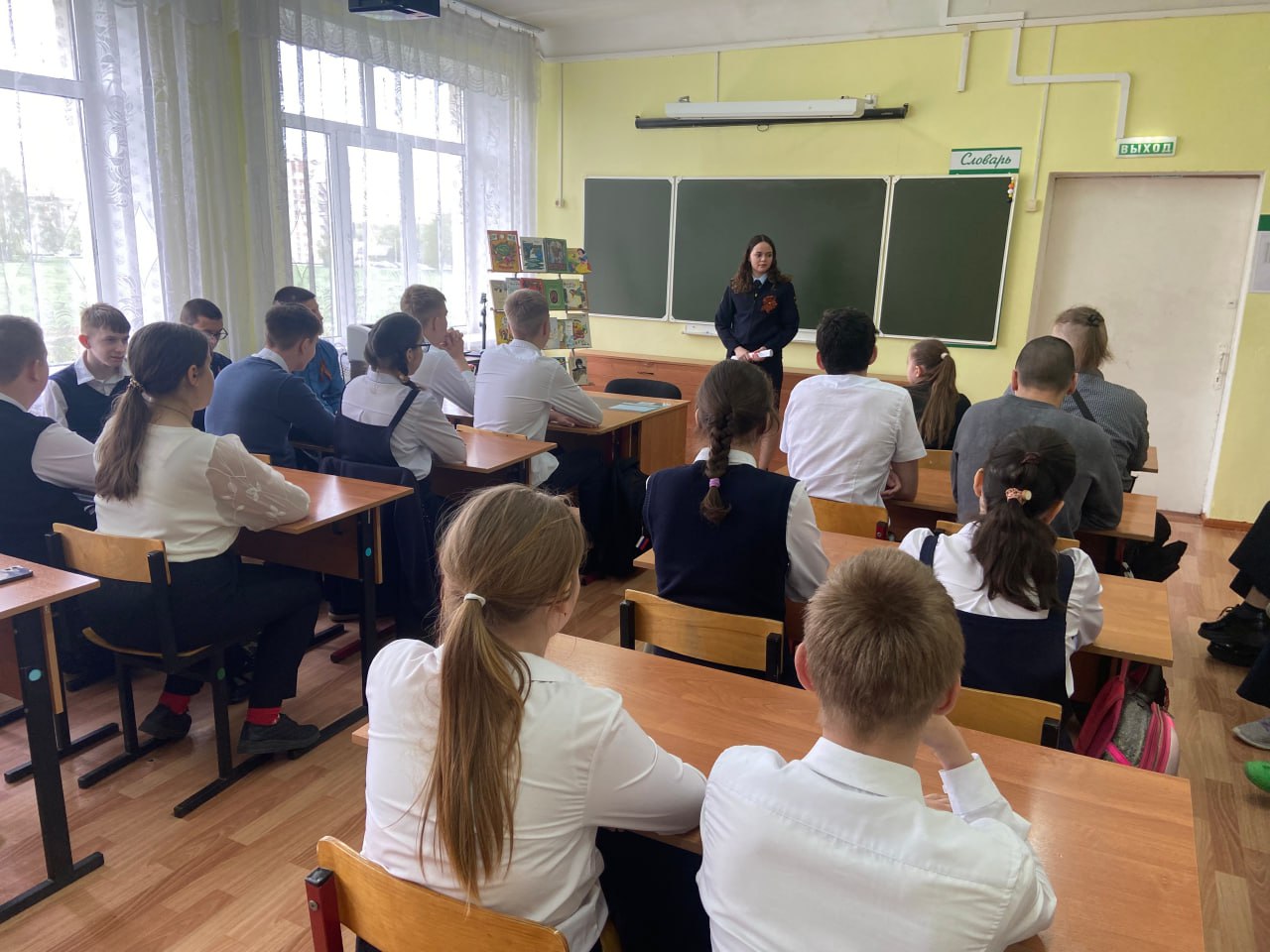 В Ступине полицейские провели патриотическую беседу с учащимися школы