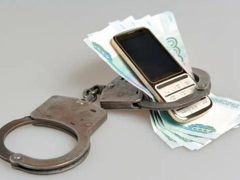 В Ступине полицейские задержали подозреваемую в краже из квартиры 23