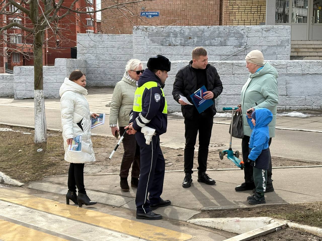 В Ступино партийцами проведен мониторинг по соблюдению правил дорожного движения пешеходами и водителями21