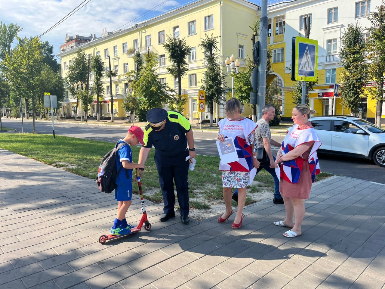 Люди в ступино. Пешеходная экскурсия. Экскурсия на улице. Экскурсия прогулка. Волгоград прогулка по городу.