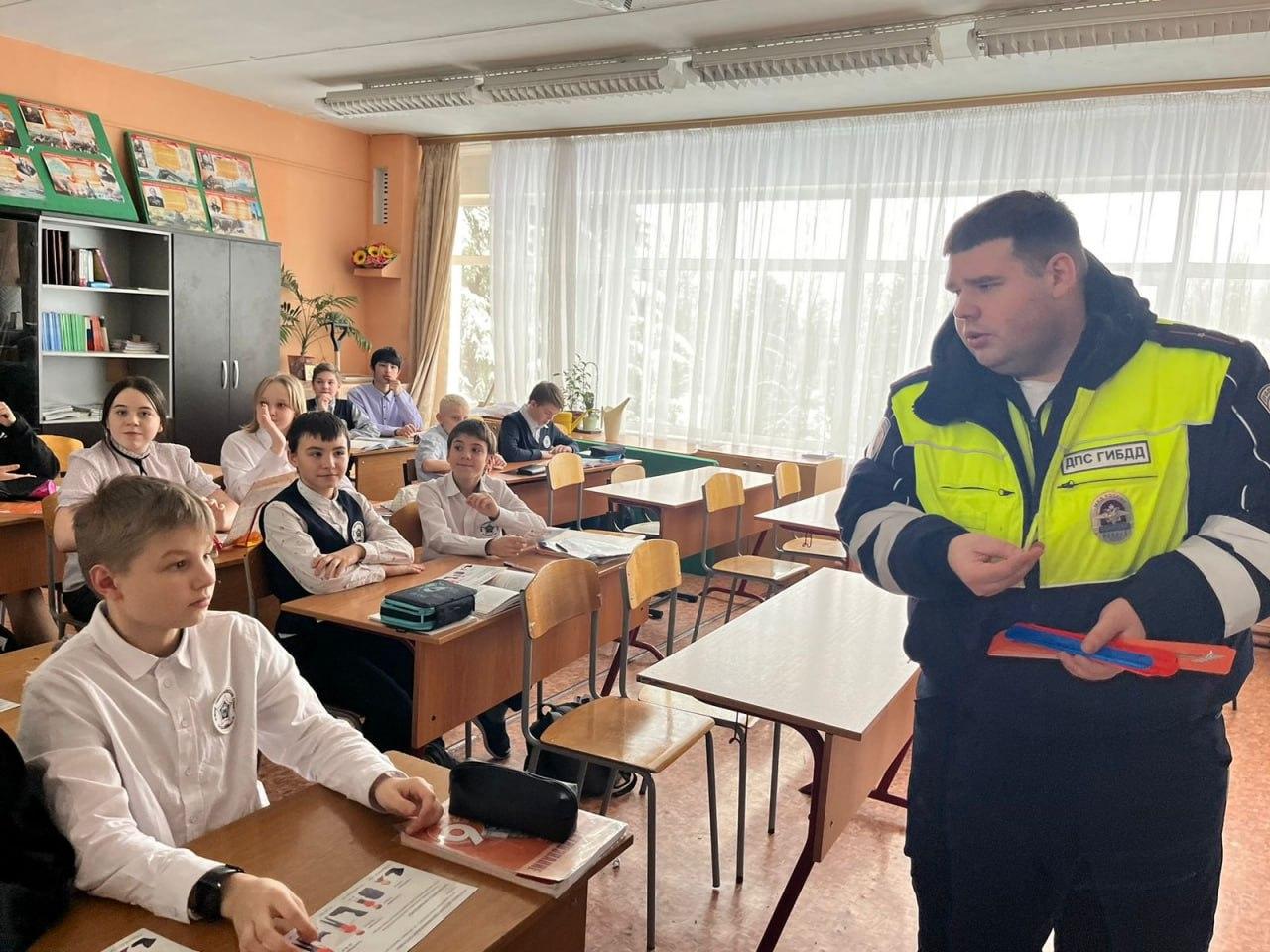 В Ступино полицейские рассказали школьникам о дорожной безопасности /  Администрация городского округа Ступино