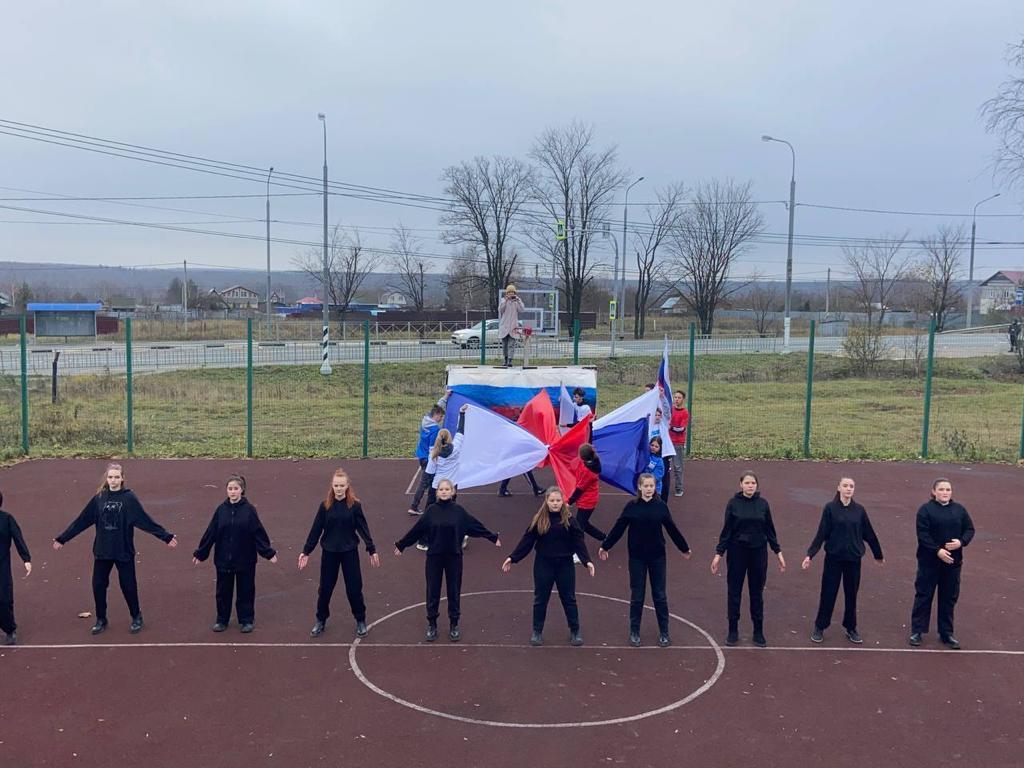 В Ступино прошел флешмоб Одна страна на всех, посвященный Дню народного единства.