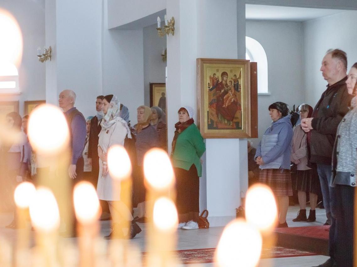 В ступинском храме Всех святых в земле Русской просиявших совершилась Божественная литургия Преждеосвященных Даров.