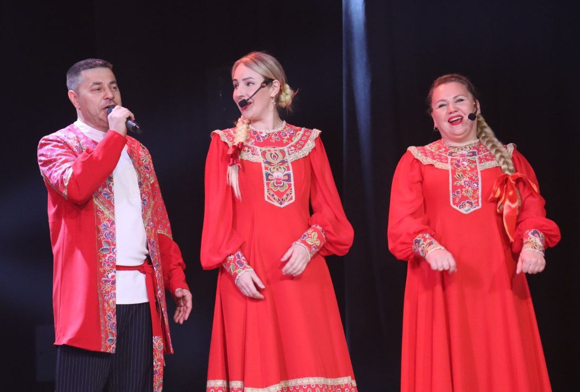 Юбилейный концерт ансамбля песни и танца Русский стиль прошел на главной ступинской сцене.