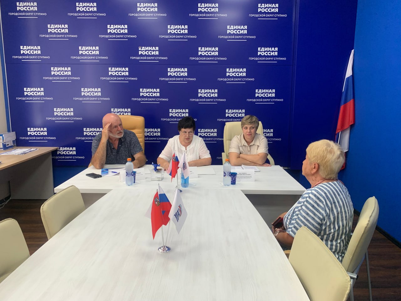 Депутаты помогли жительнице получить слуховые аппараты